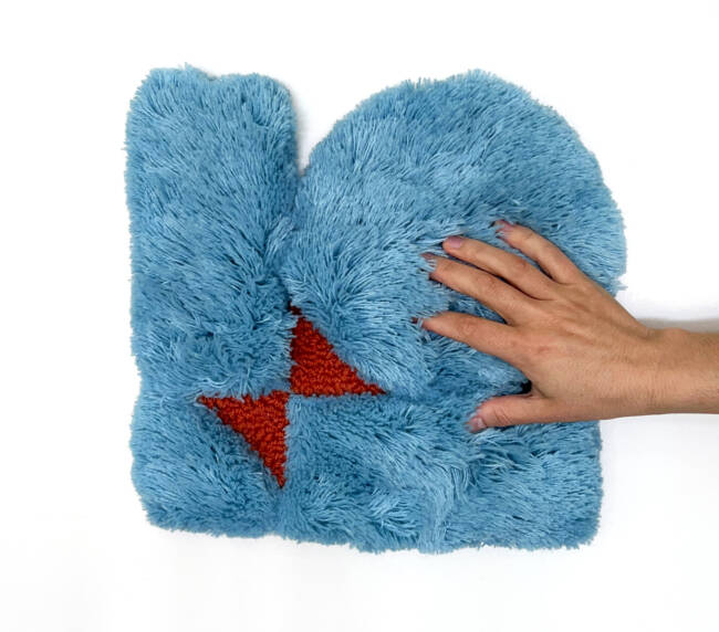 Acheter-tapis-en-laine-bleu-orange-Stitch-rugs-Hélène-Rebelo-1