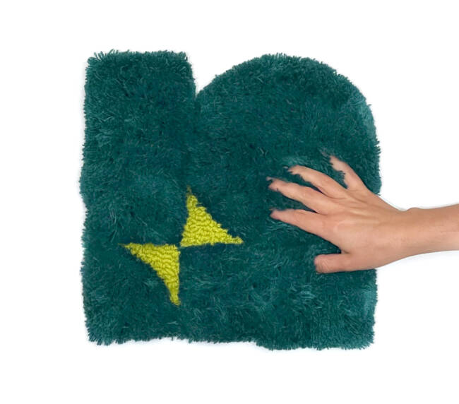 Acheter-tapis-en-laine-bleu-petrole-acide-jaune-Stitch-rugs-Hélène-Rebelo-1